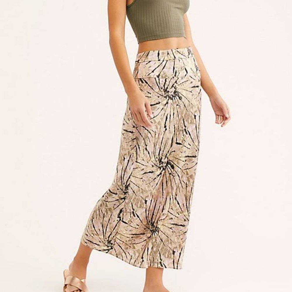 Free People Women's Skirt Light Maxi Satin Printed